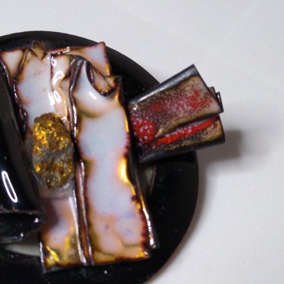 Artistic Unique Circular Metal Brooch - Picture 7 of 13